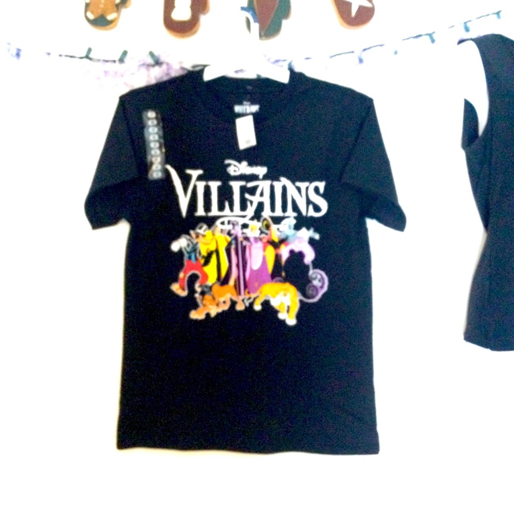 Disneys Vilains tee shirt. New med